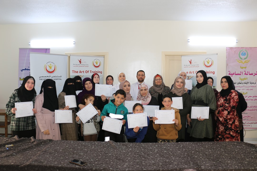 المركز التخصصي للتدريب يعقد دورات مجانية في مجال الإسعافات الأولية في جمعية الرسالة السامية