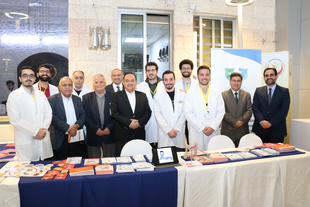 المستشفى التخصصي يستضيف طلاب الطب من الجامعة الأردنية لإقامة يوم توعوي عن سرطان القولون 