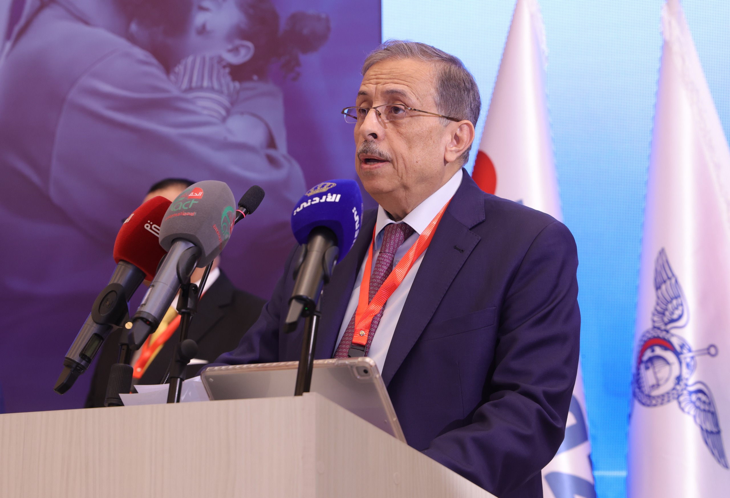 الدكتور فوزي الحموري يعلن عن إطلاق منحة الشهيد الطبيب عدنان البرش خلال مشاركته في مؤتمر "غزة نبض القلب"