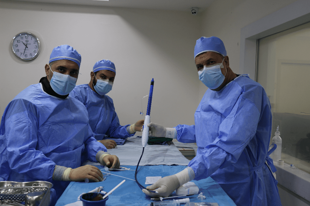 المستشفى التخصصي يحقق إنجازاً طبياً هو الأول في الأردن لمعالجة أمّ دم معقدة في القوس الأبهري